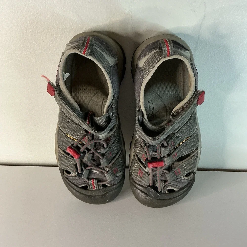 Keen Newport H2 Little Kids Size 1‎ Waterproof Sandals Grey Red Hiking Outdoors